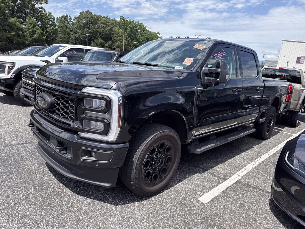 2025 Agate Black Metallic Ford Super Duty F-350 SRW Lariat 4X4 Truck