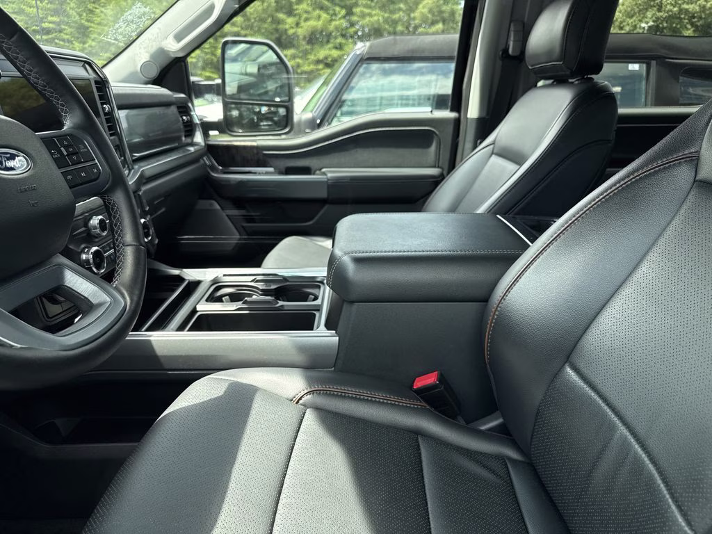 2025 Agate Black Metallic Ford Super Duty F-350 SRW Lariat 4X4 Truck