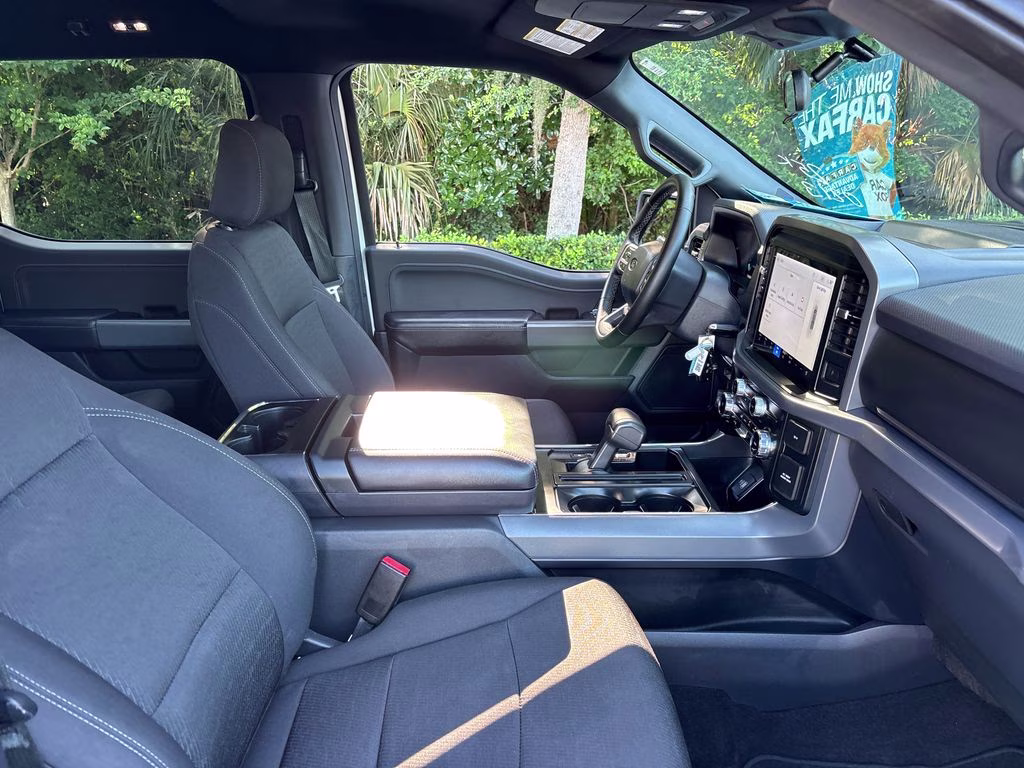 2025 Oxford White Ford F-150 XLT RWD Truck