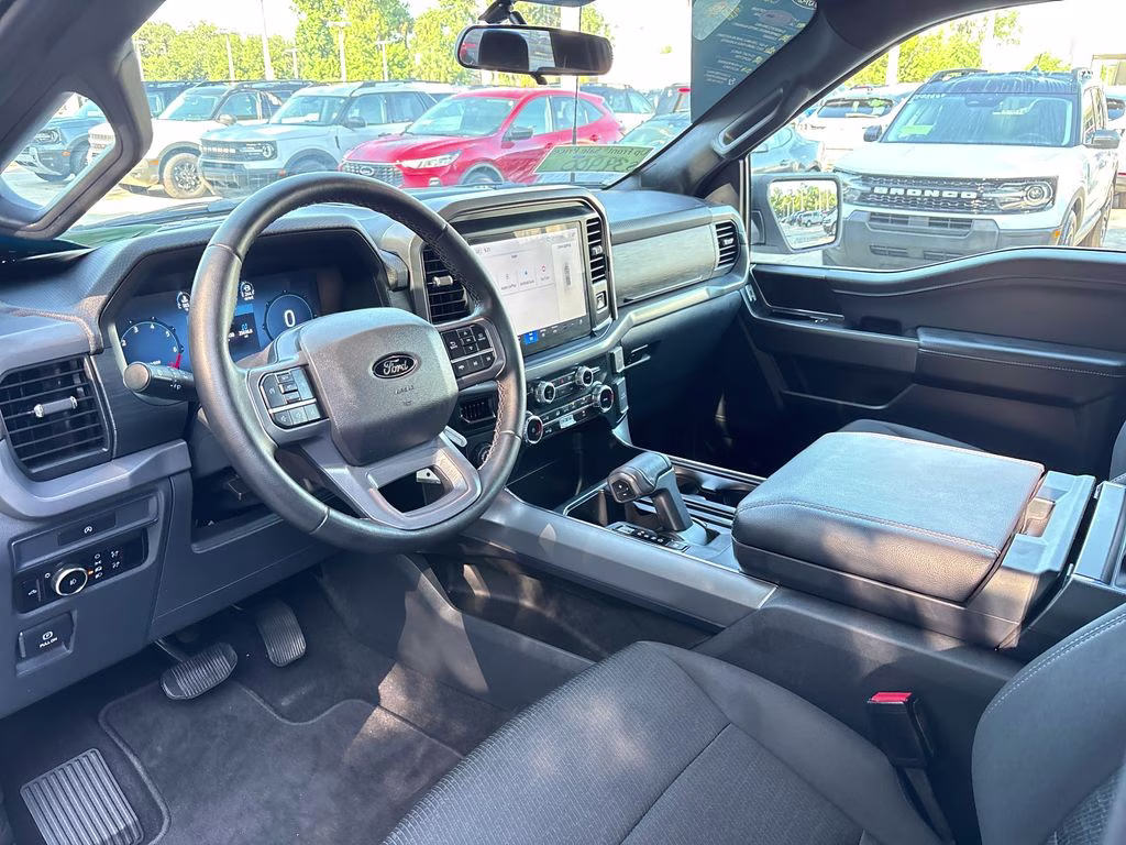 2025 Oxford White Ford F-150 XLT RWD Truck