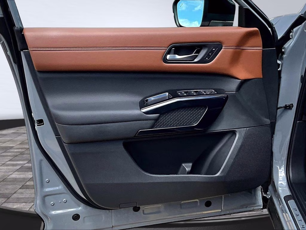 2026 Boulder Gray Pearl Nissan Pathfinder Platinum 4X4 SUV