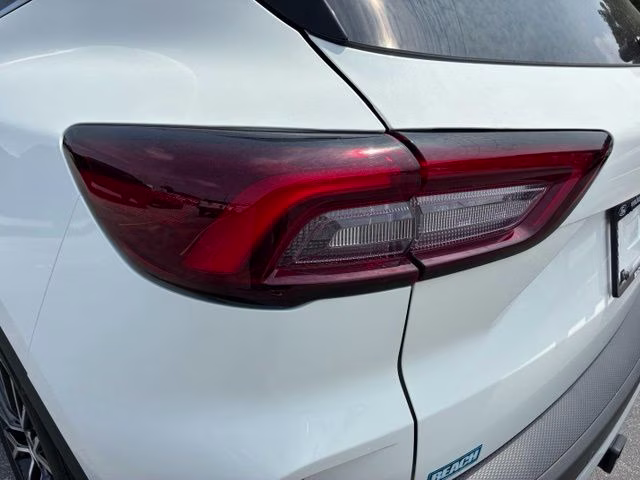 2025 White Metallic Ford Escape Plug-In Hybrid Base FWD SUV