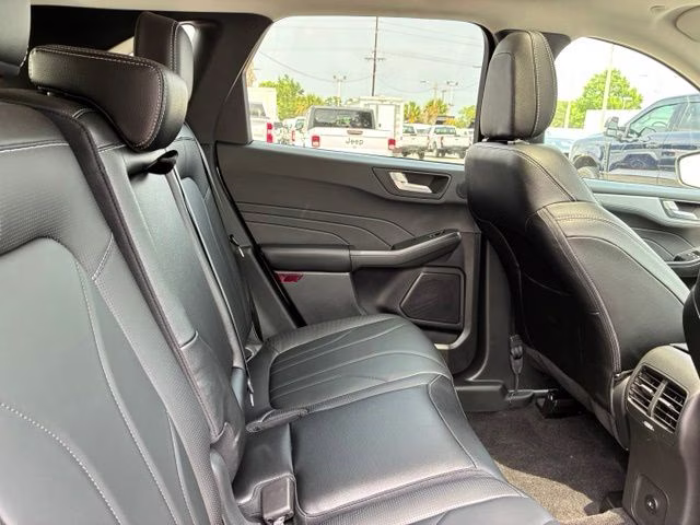 2025 White Metallic Ford Escape Plug-In Hybrid Base FWD SUV