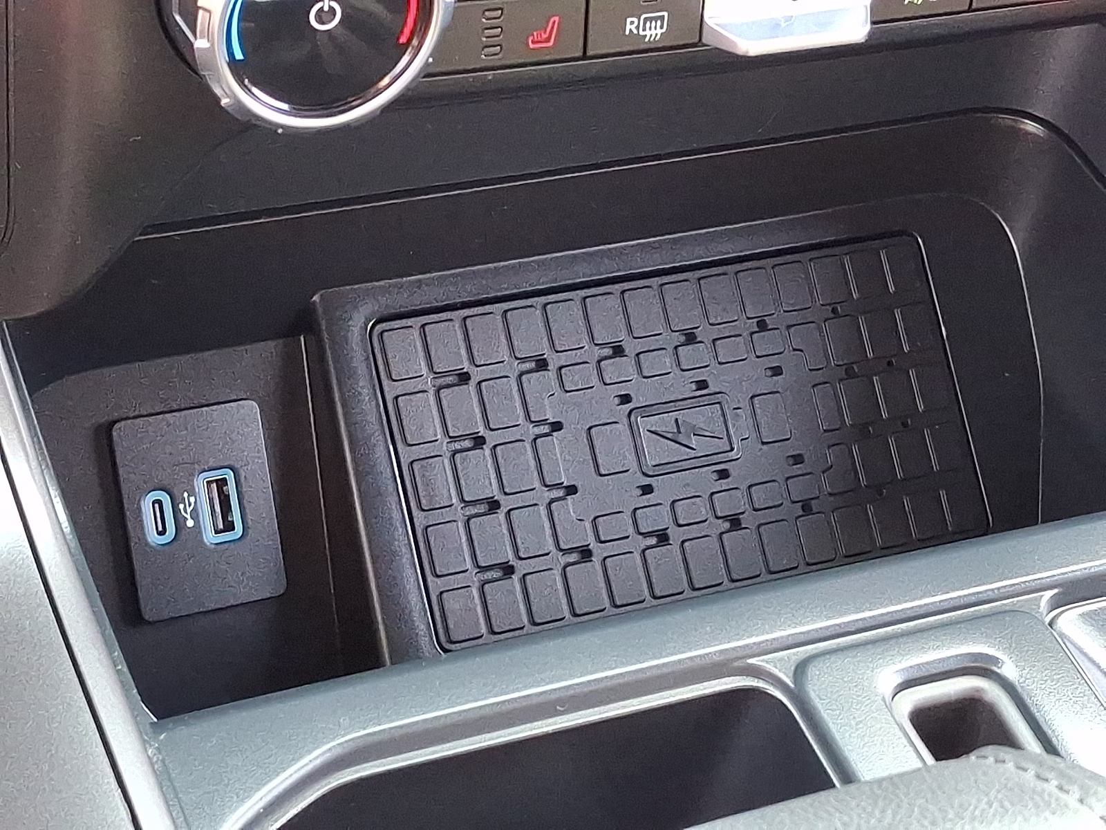 2024 Agate Black Metallic - UM Ford F-150 XLT 4X4
