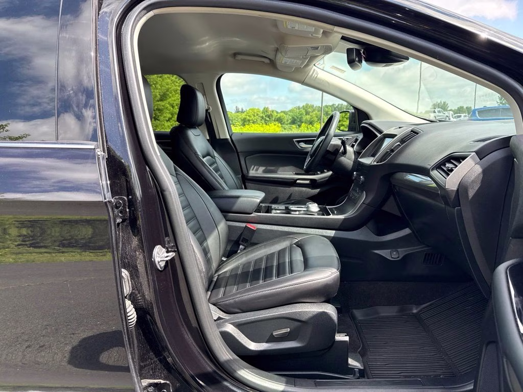 2020 Black Ford Edge SEL AWD SUV