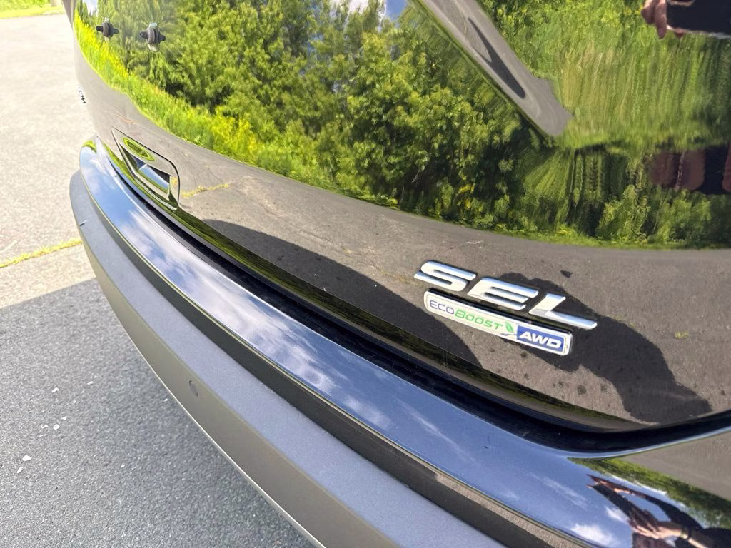2020 Black Ford Edge SEL AWD SUV