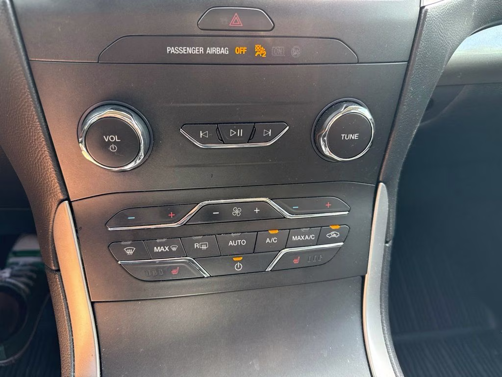 2020 Black Ford Edge SEL AWD SUV