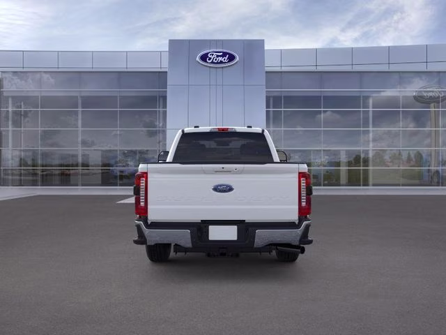 2026 Oxford White Ford Super Duty F-350 SRW Lariat RWD Truck