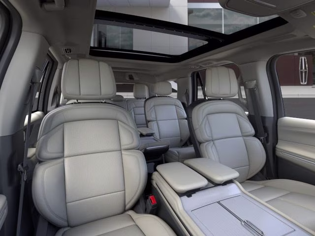 2026 Crystal White Lincoln Navigator Reserve 4X4 SUV