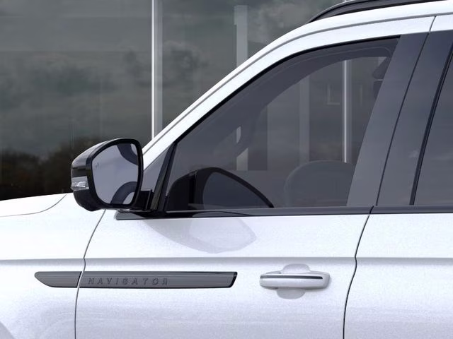 2026 Crystal White Lincoln Navigator Reserve 4X4 SUV