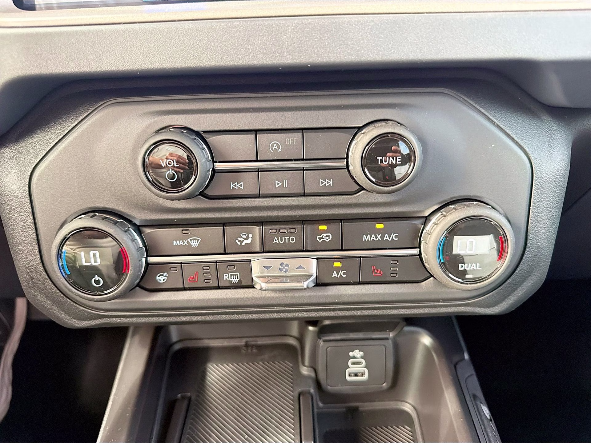 2026 Oxford White Ford Bronco Outer Banks 4X4 SUV