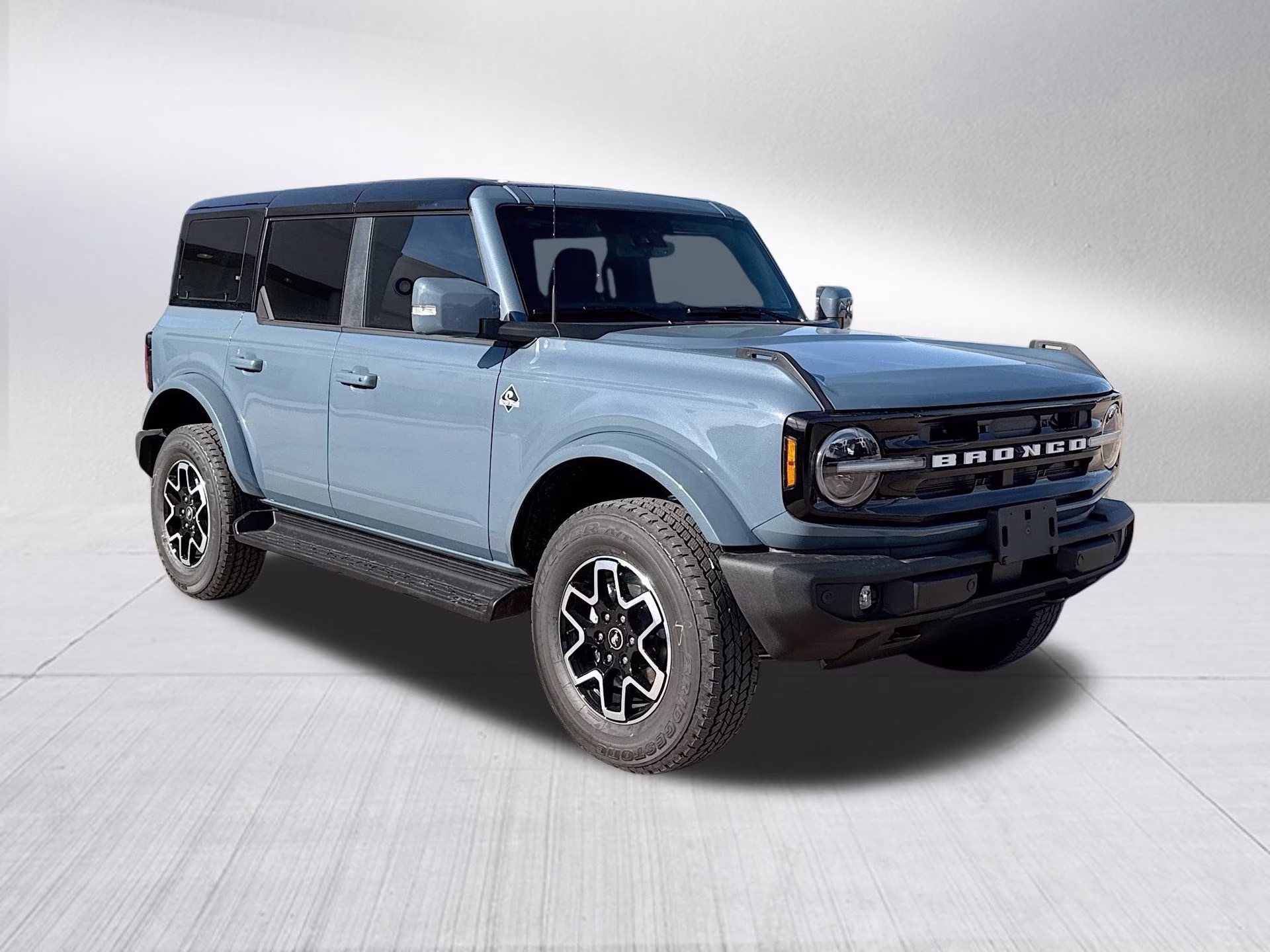 2025 Azure Gray Metallic Tri-Coat Ford Bronco Outer Banks 4X4 SUV