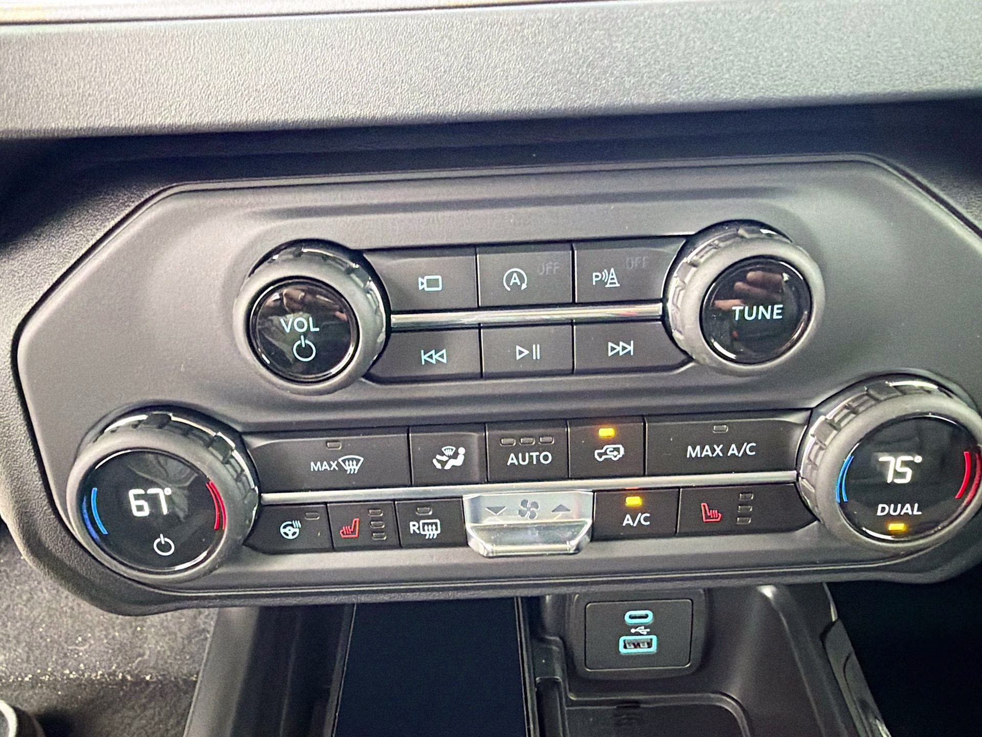 2025 Oxford White Ford Bronco Outer Banks 4X4 SUV