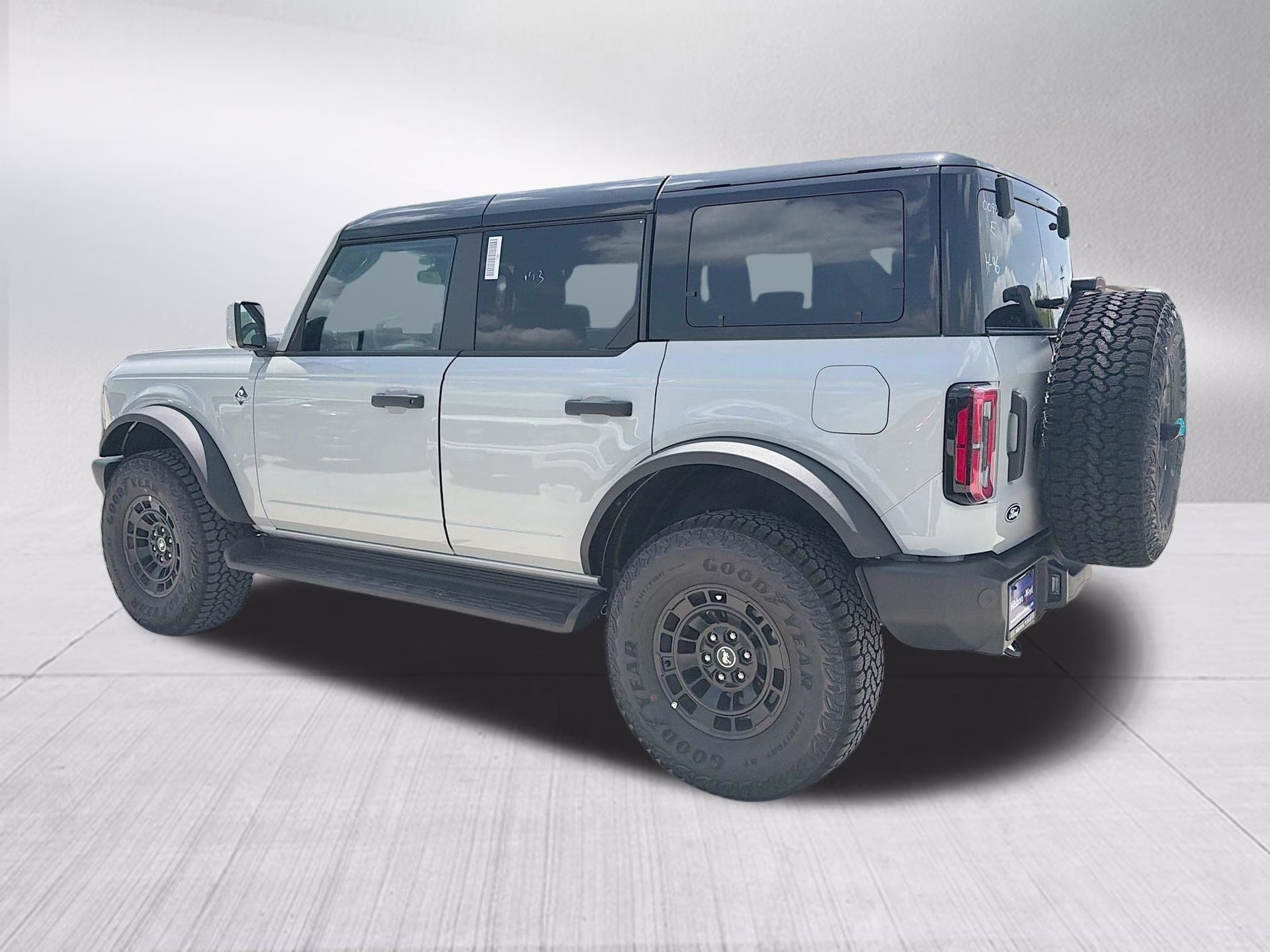 2026 Avalanche Gray Ford Bronco Outer Banks 4X4 SUV