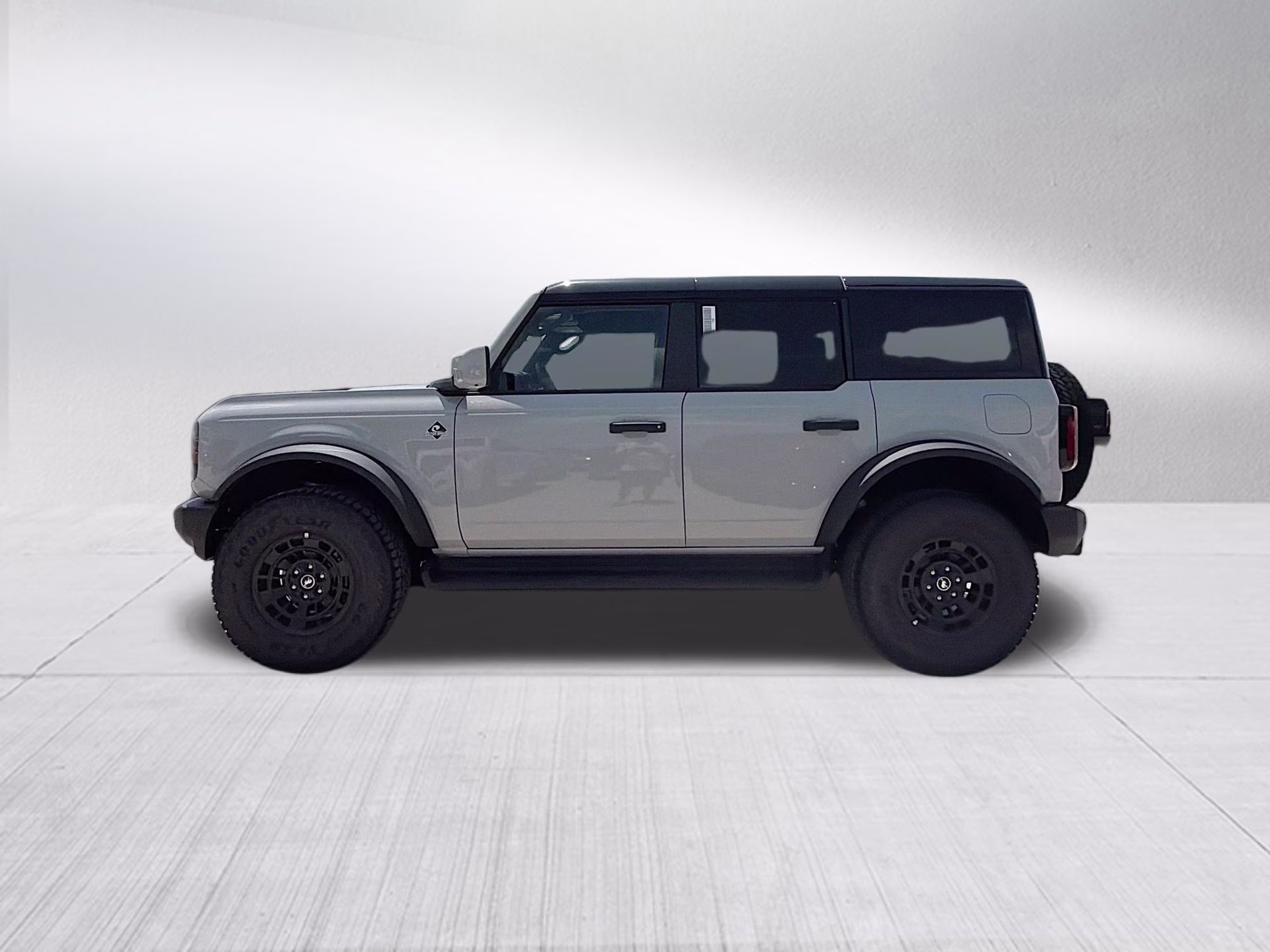 2026 Avalanche Gray Ford Bronco Outer Banks 4X4 SUV
