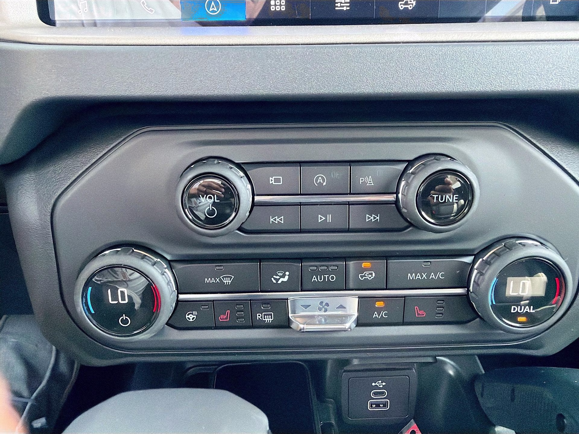 2026 Avalanche Gray Ford Bronco Outer Banks 4X4 SUV