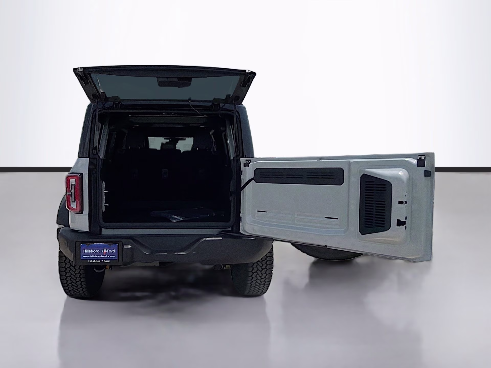 2026 Avalanche Gray Ford Bronco Outer Banks 4X4 SUV