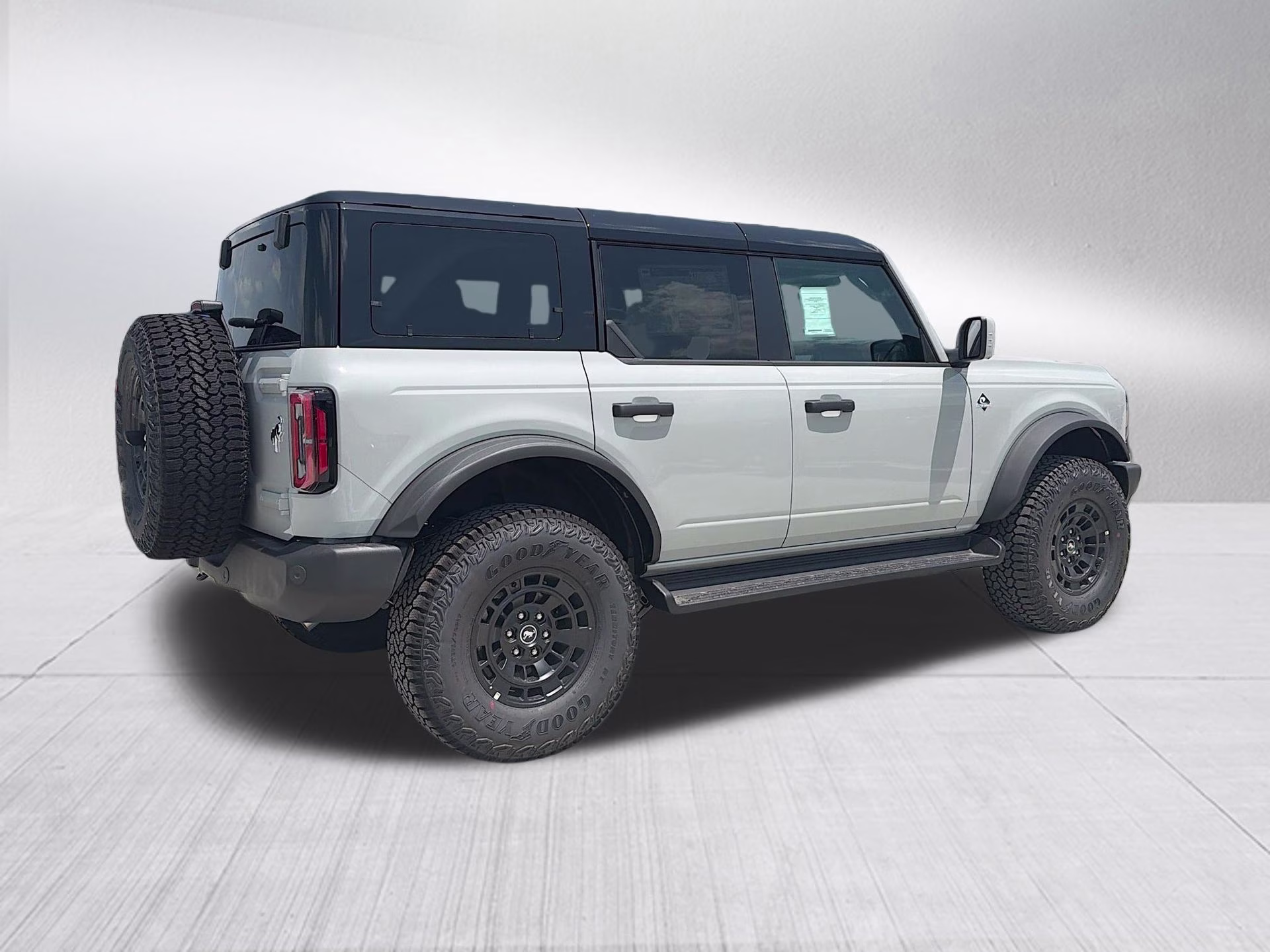 2026 Avalanche Gray Ford Bronco Outer Banks 4X4 SUV