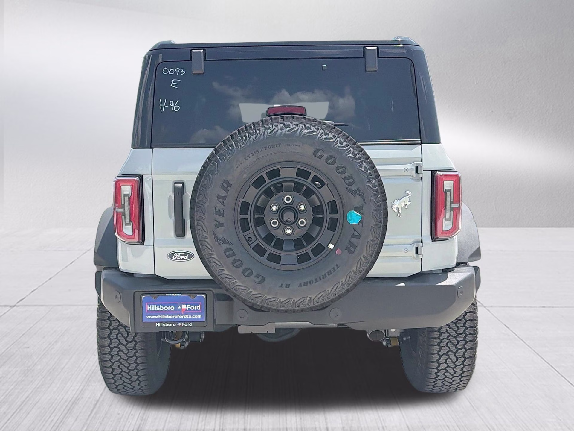 2026 Avalanche Gray Ford Bronco Outer Banks 4X4 SUV