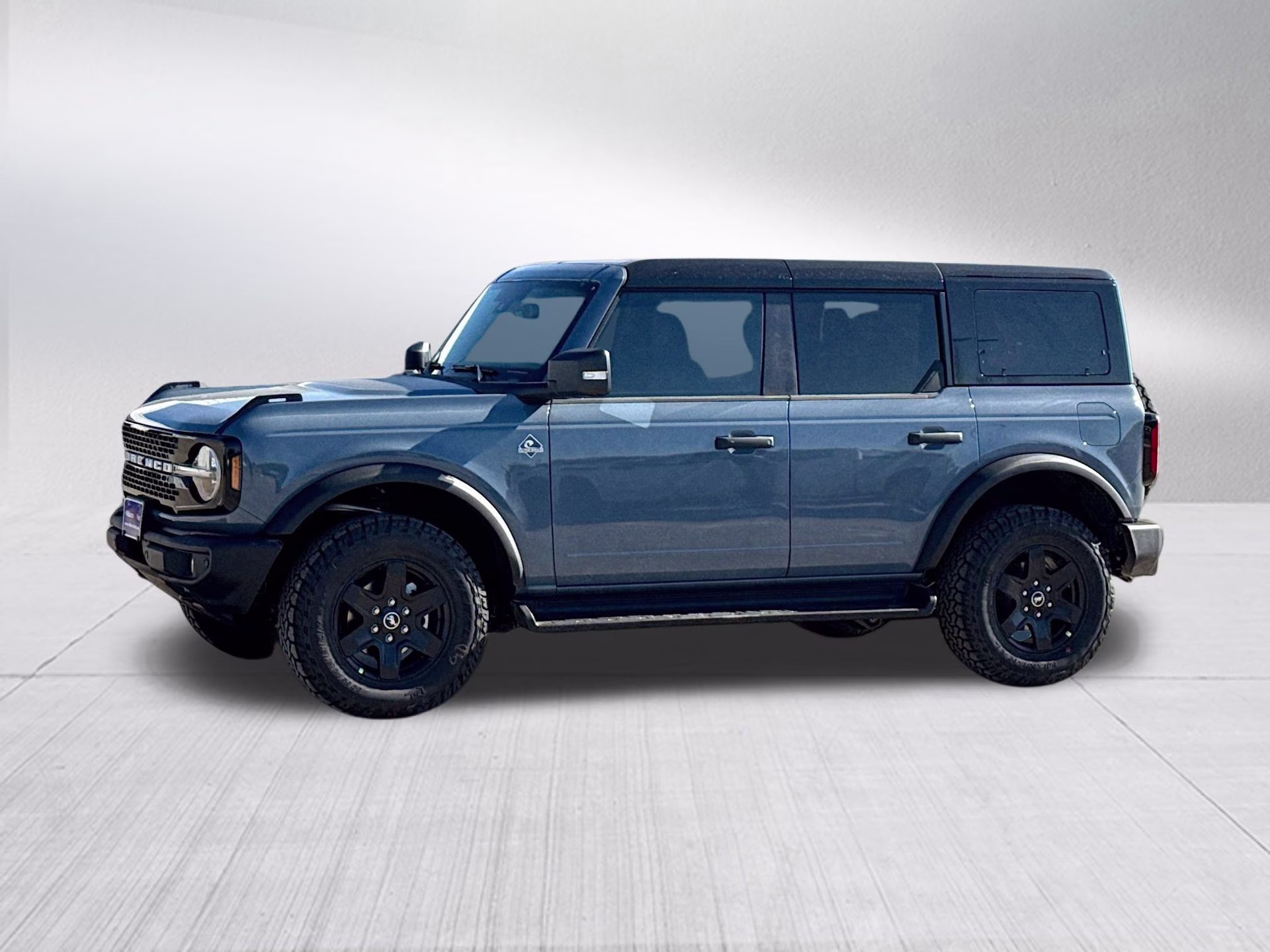 2025 Azure Gray Metallic Tri-Coat Ford Bronco Outer Banks 4X4 SUV
