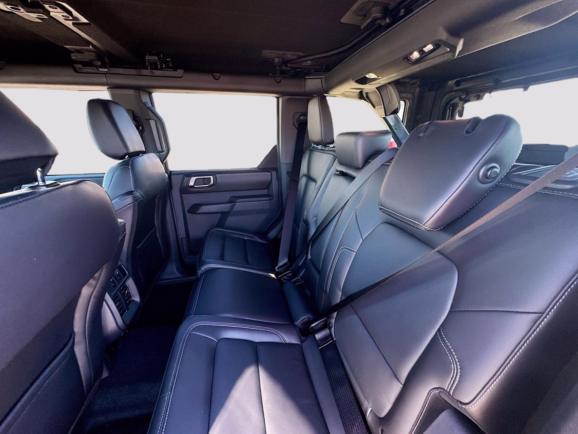 2025 Azure Gray Metallic Tri-Coat Ford Bronco Outer Banks 4X4 SUV