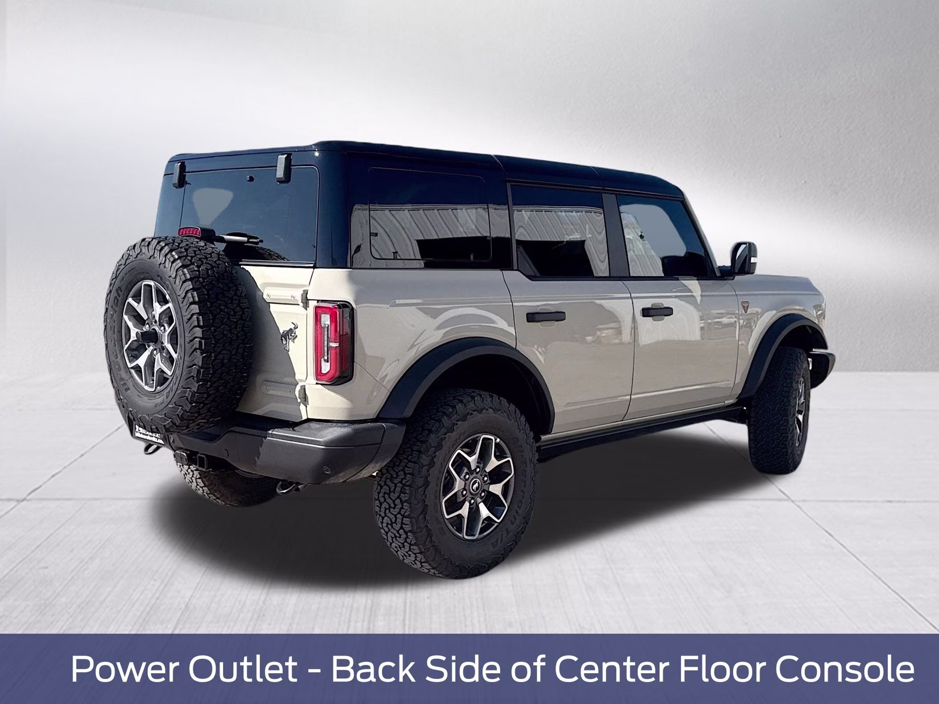2025 Desert Sand Ford Bronco Badlands 4X4 SUV