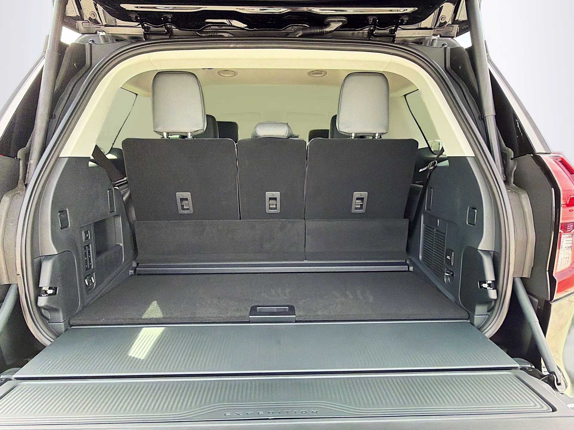 2026 Agate Black Metallic Ford Expedition Active RWD SUV
