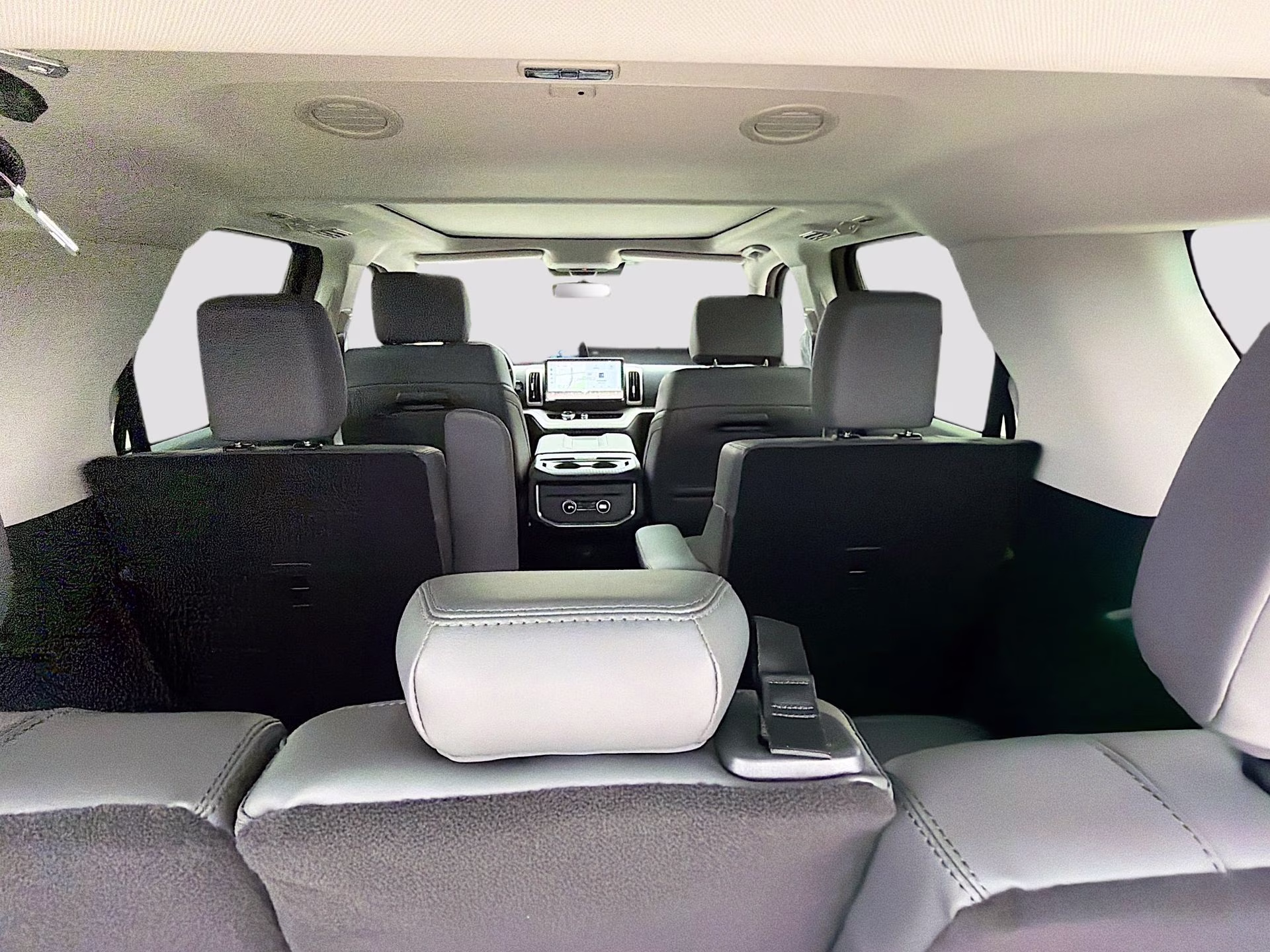 2026 Star White Metallic Tri-Coat Ford Expedition Active RWD SUV