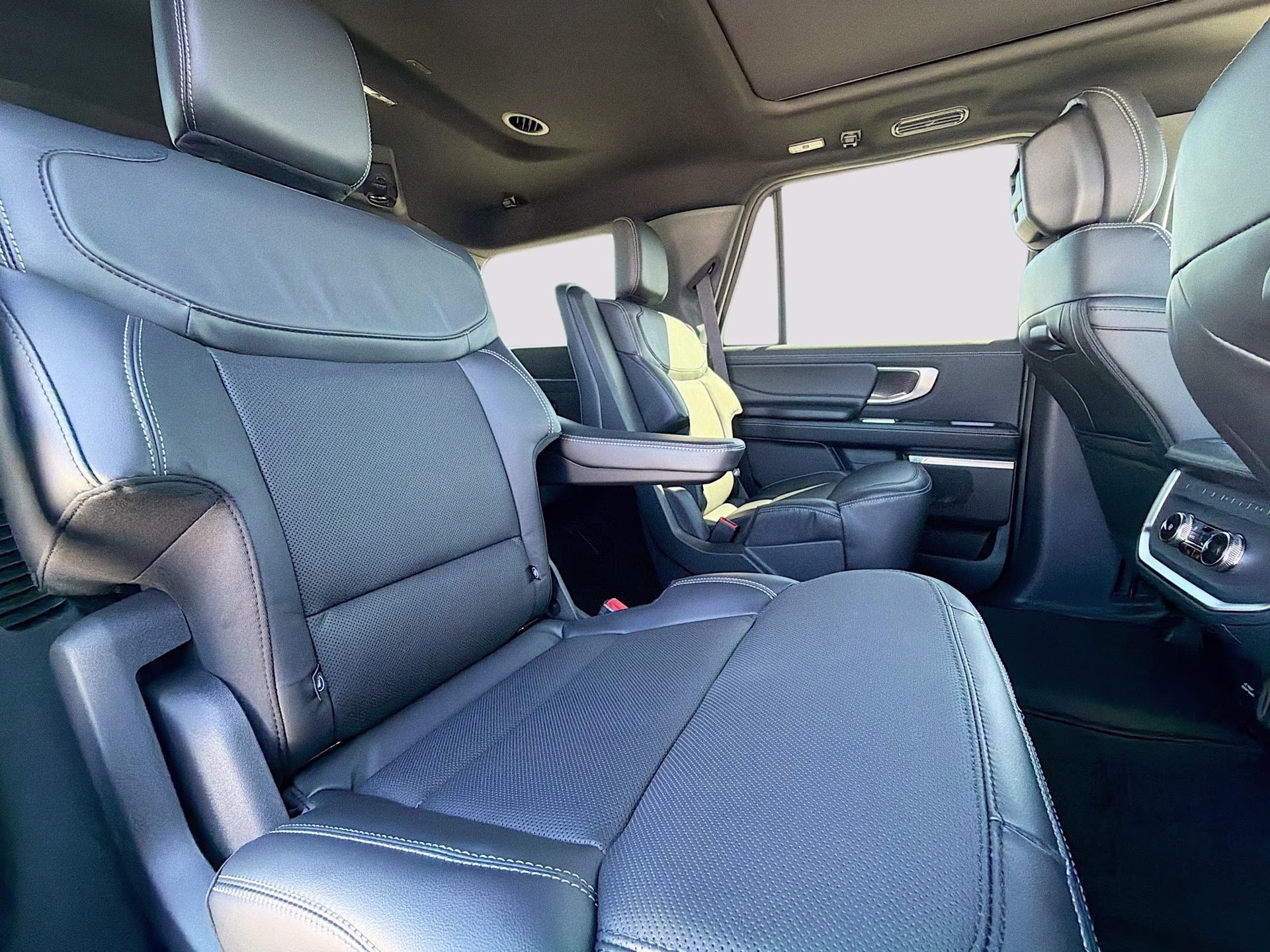 2026 Agate Black Metallic Ford Expedition Platinum 4X4 SUV