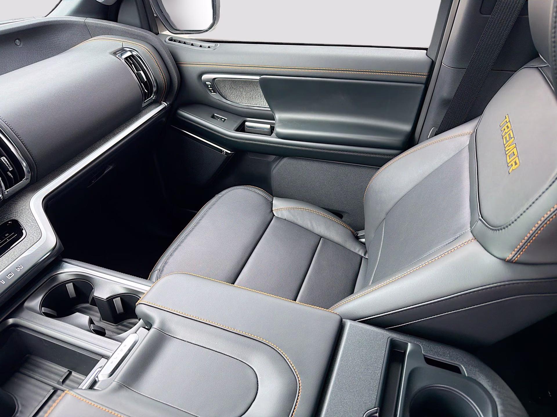 2026 Glacier Gray Metallic Tri-Coat Ford Expedition Tremor 4X4 SUV