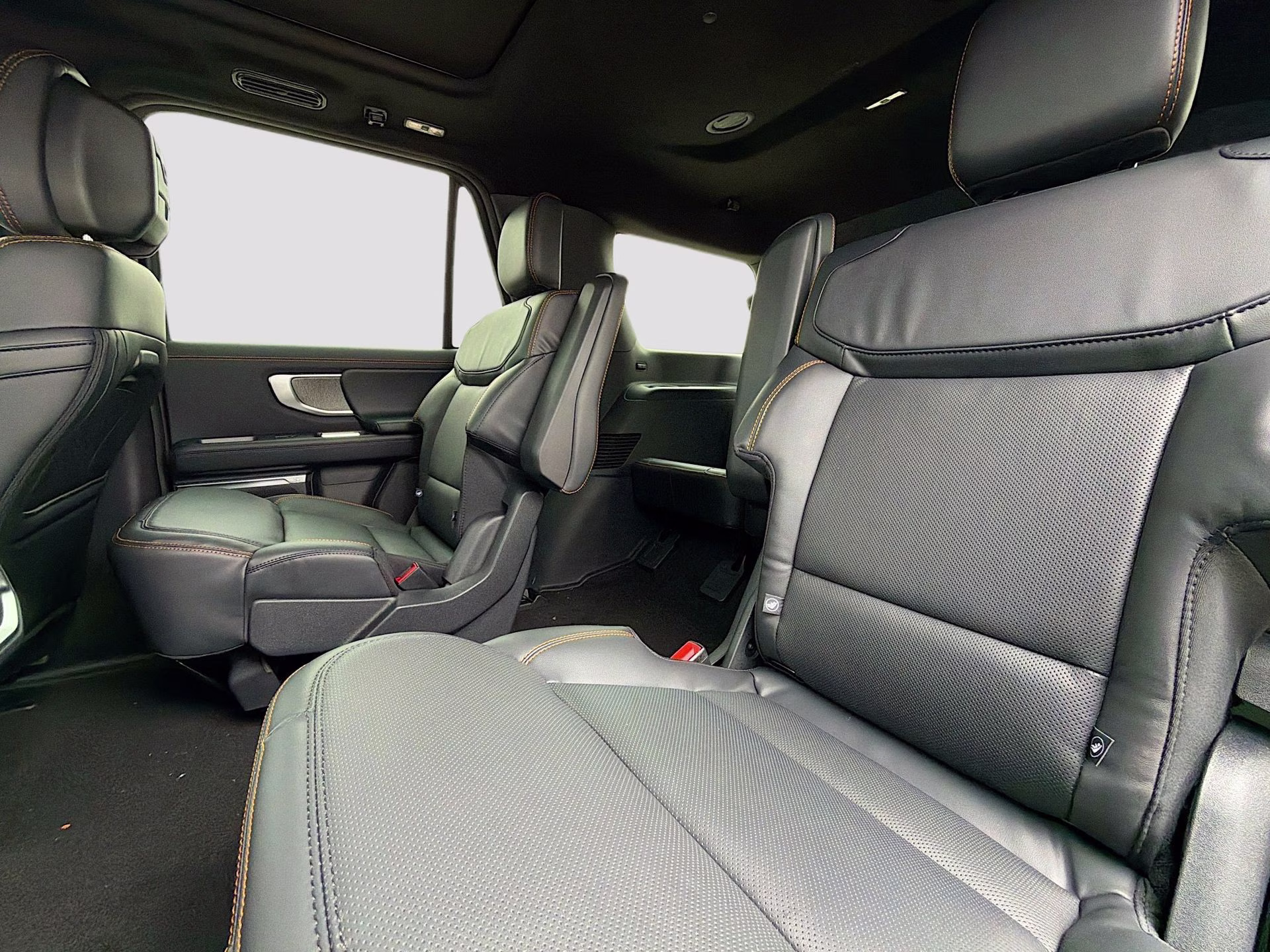 2026 Star White Metallic Tri-Coat Ford Expedition Tremor 4X4 SUV