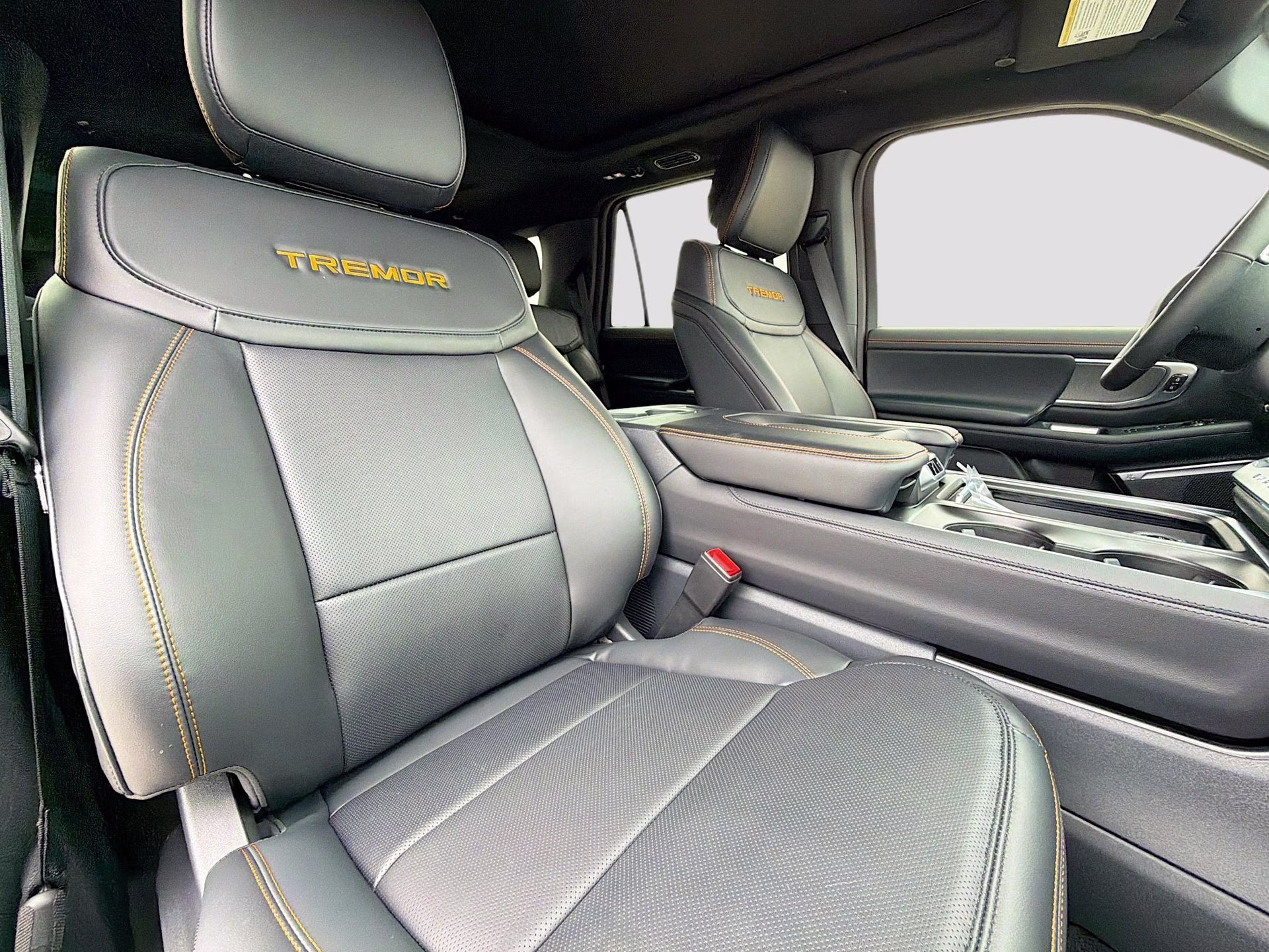 2026 Star White Metallic Tri-Coat Ford Expedition Tremor 4X4 SUV