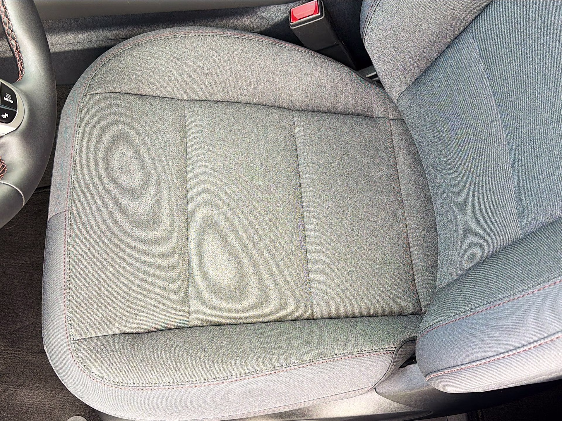 2026 Star White Metallic Tri-Coat Ford Explorer Active RWD SUV