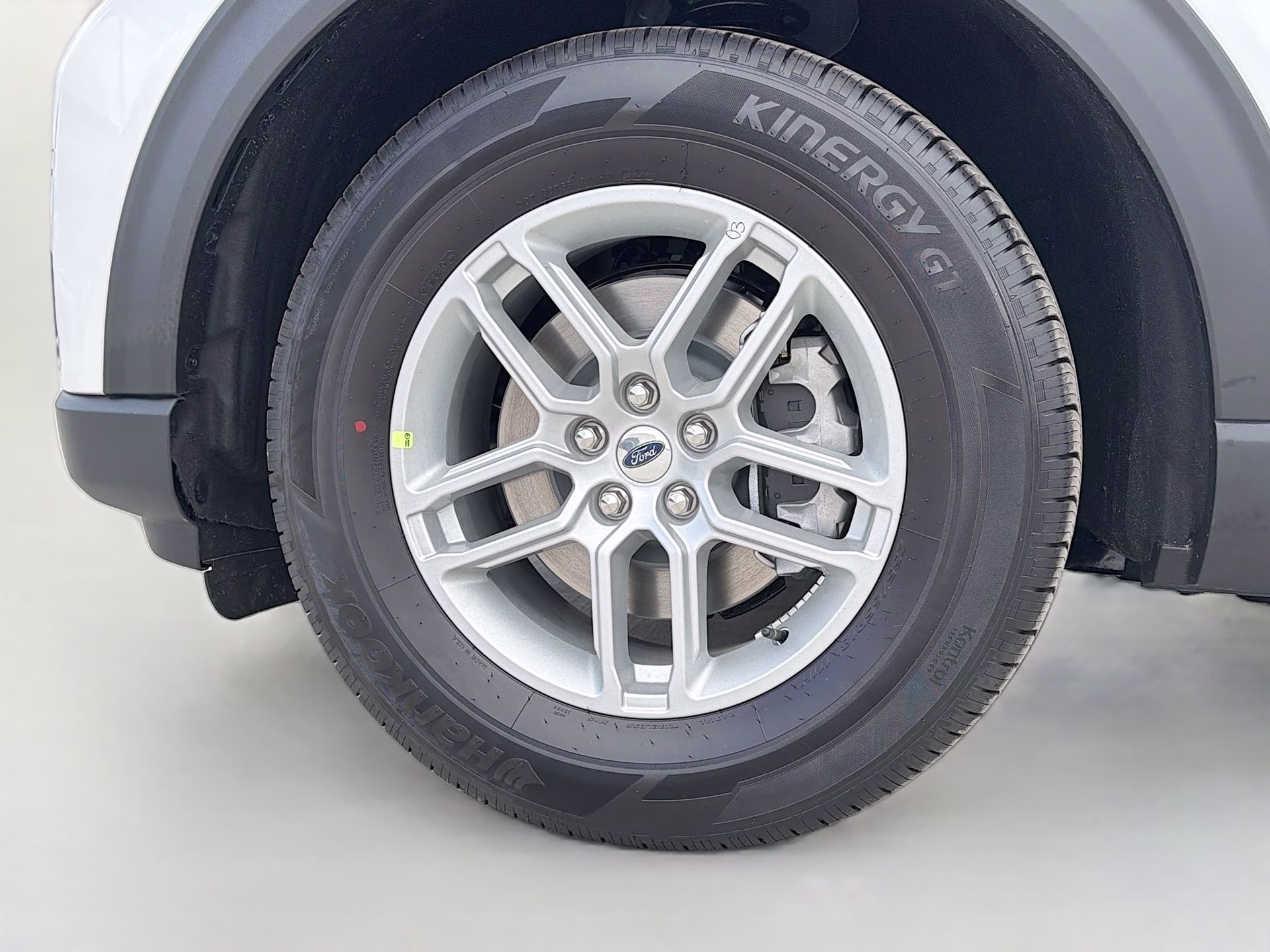 2026 Star White Metallic Tri-Coat Ford Explorer Active RWD SUV