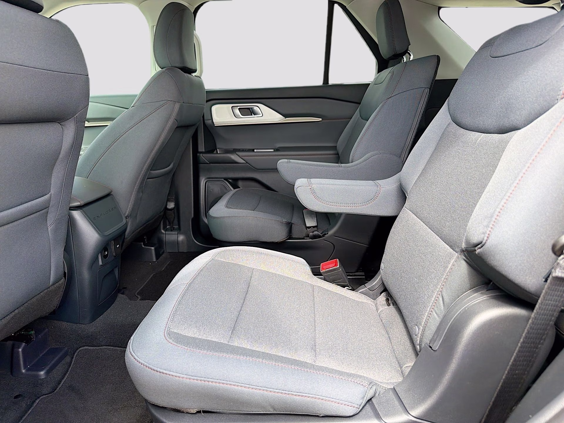 2026 Agate Black Metallic Ford Explorer Active RWD SUV