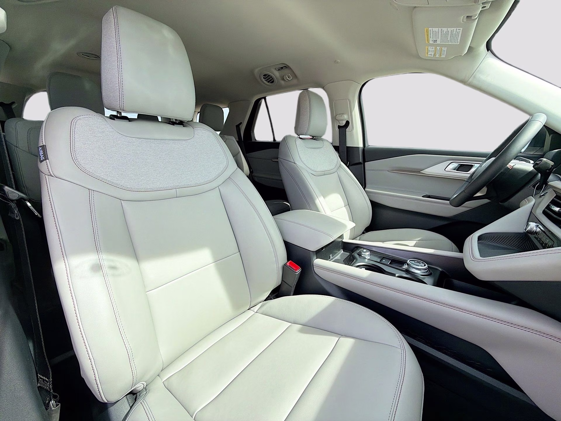 2026 Star White Metallic Tri-Coat Ford Explorer Active RWD SUV