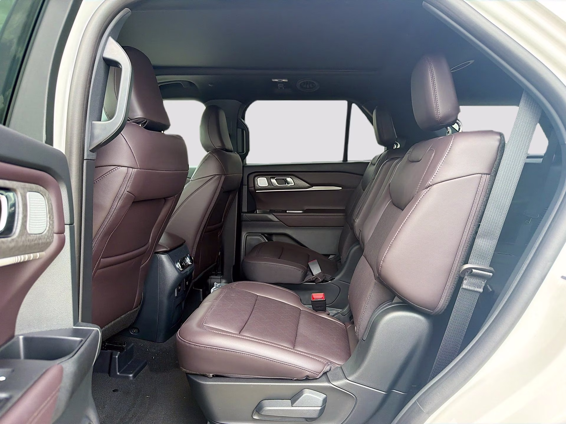 2026 Star White Metallic Tri-Coat Ford Explorer Platinum RWD SUV