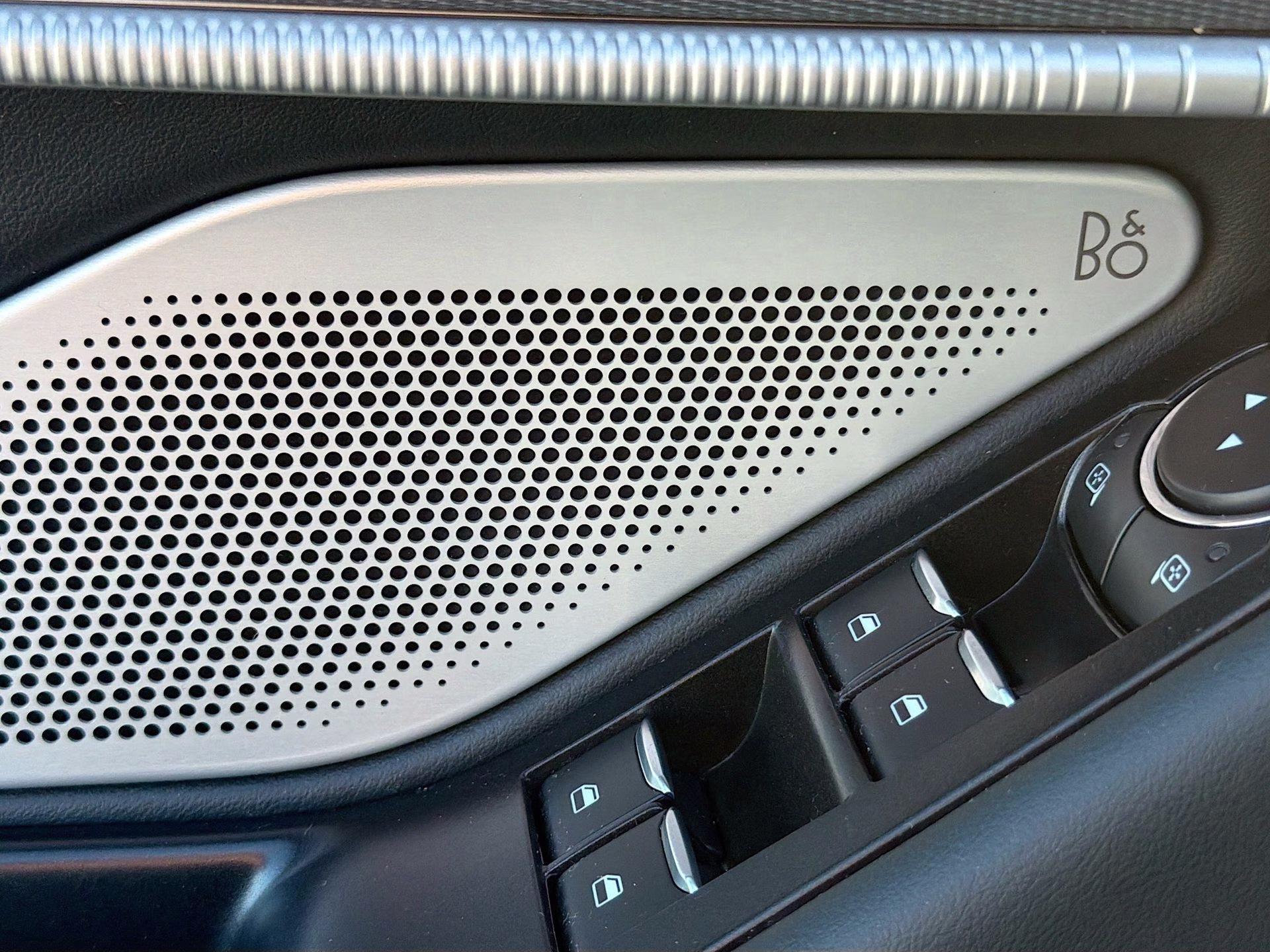 2026 Star White Metallic Tri-Coat Ford Explorer ST 4X4 SUV