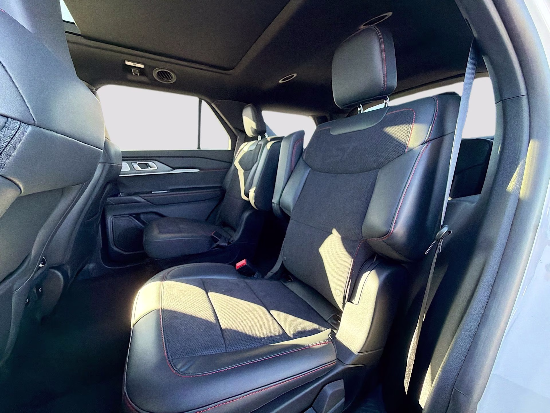2026 Star White Metallic Tri-Coat Ford Explorer ST 4X4 SUV