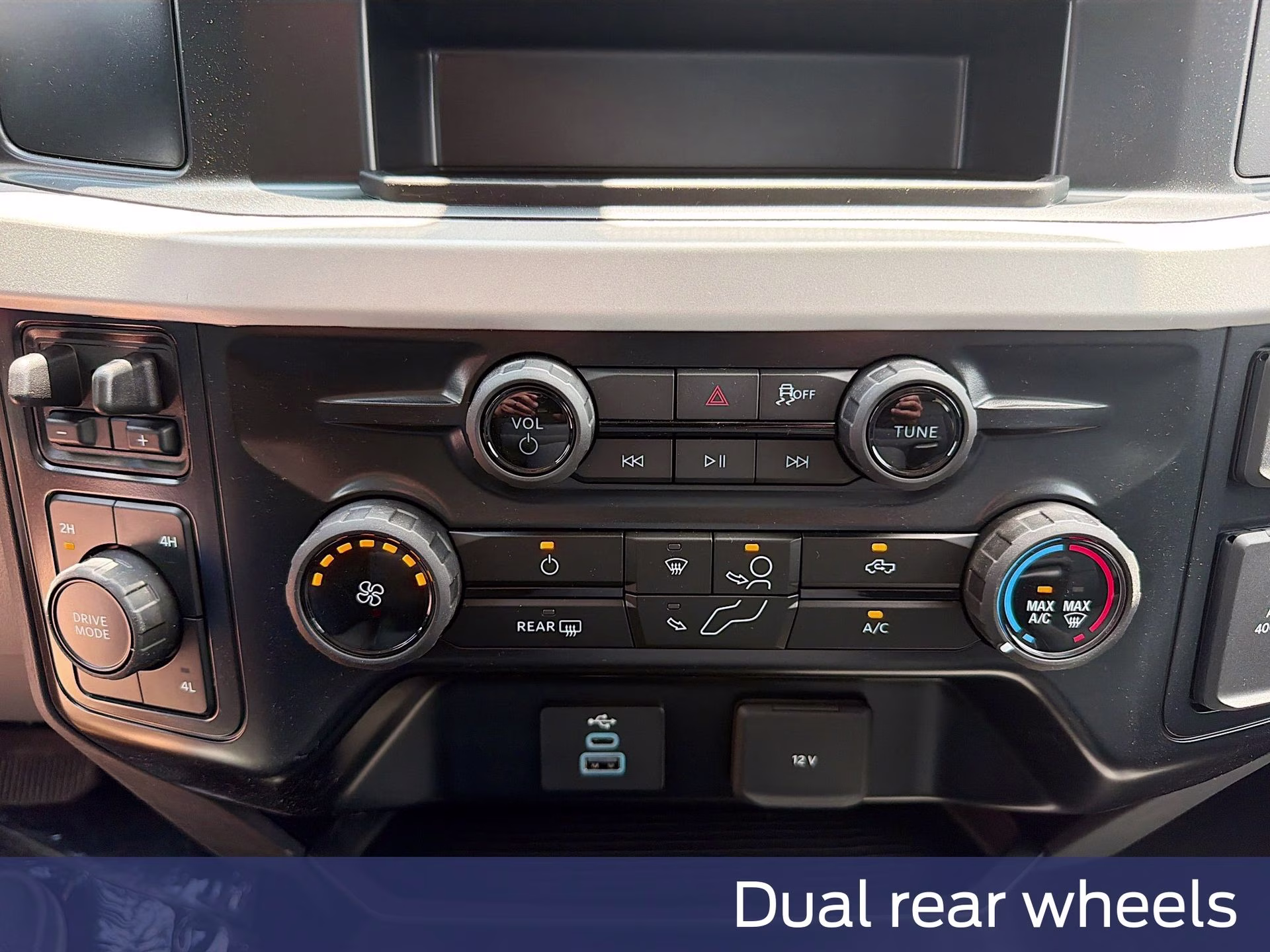 2026 Oxford White Ford Super Duty F-350 DRW XL 4X4 Truck