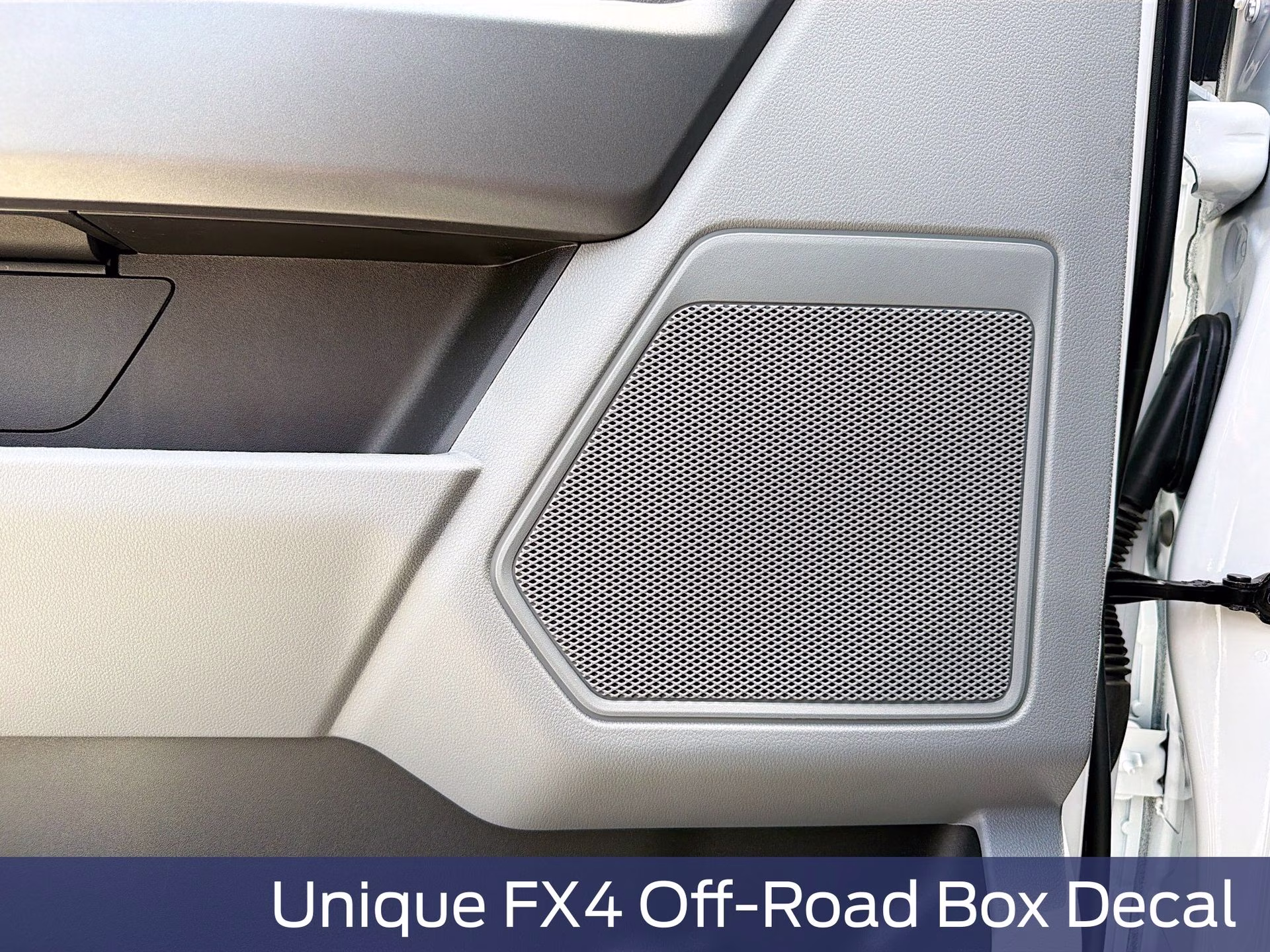 2026 Oxford White Ford Super Duty F-350 DRW XL 4X4 Truck