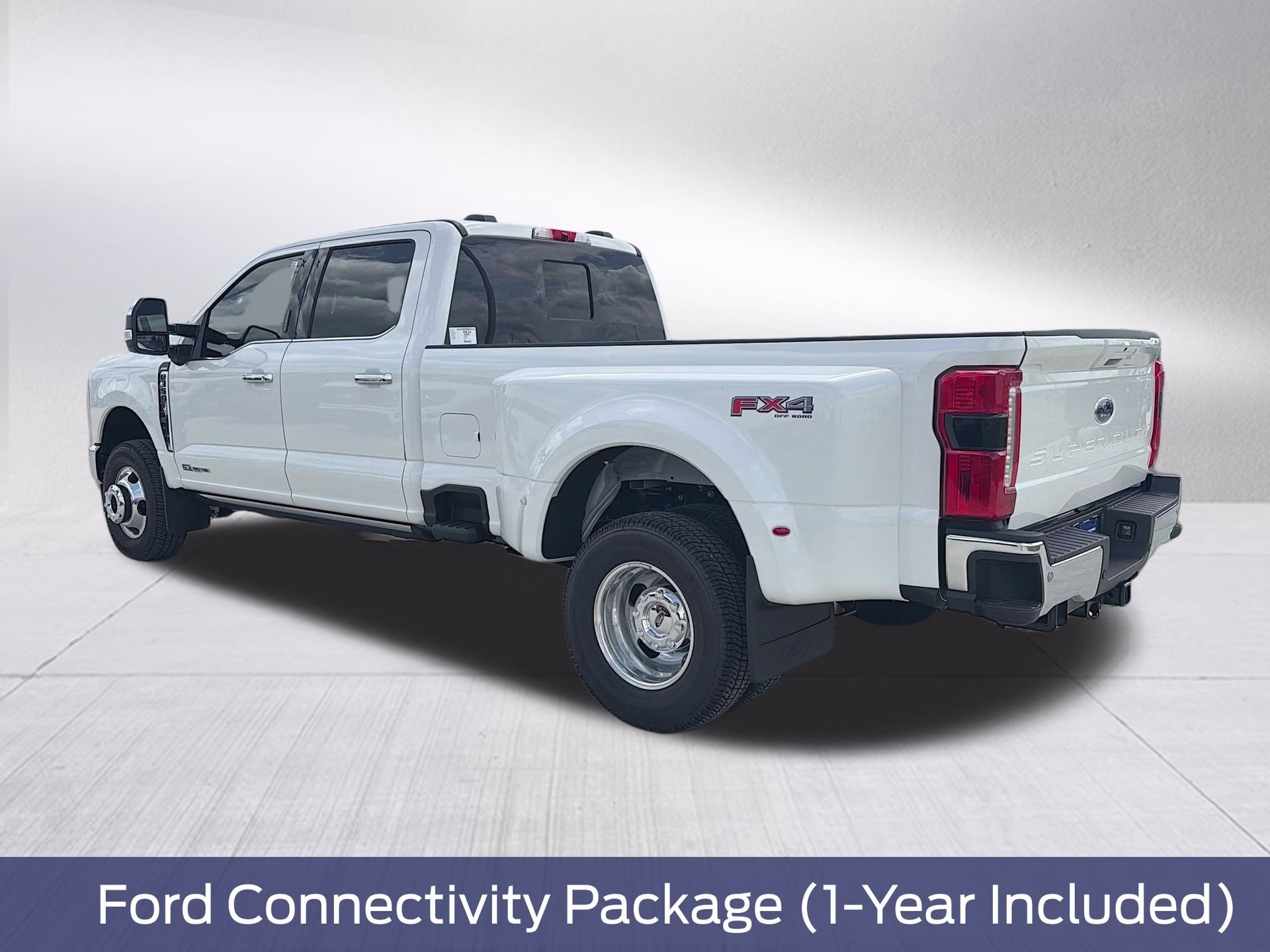 2026 Oxford White Ford Super Duty F-350 DRW Lariat 4X4 Truck
