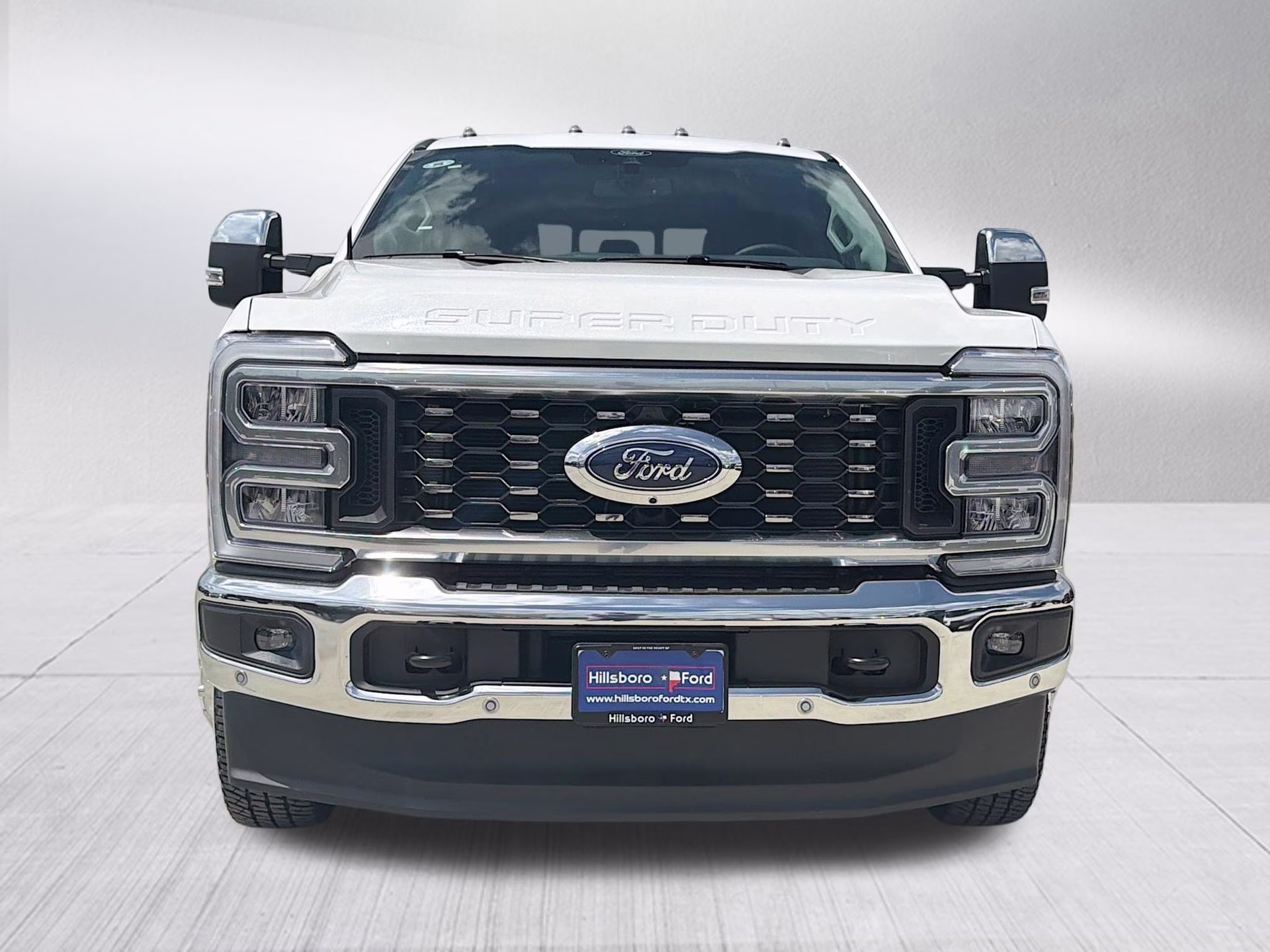 2026 Oxford White Ford Super Duty F-350 DRW Lariat 4X4 Truck