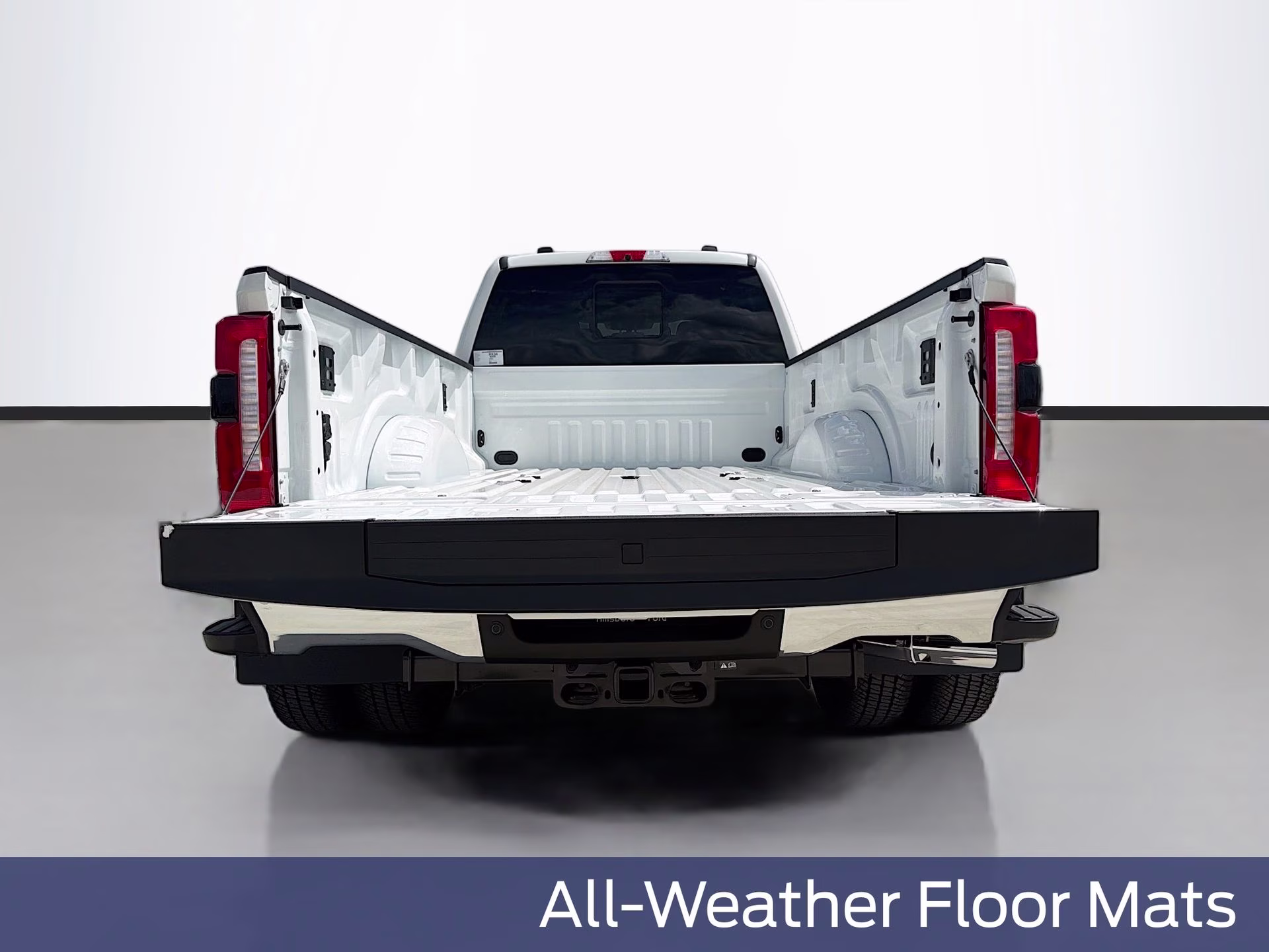 2026 Oxford White Ford Super Duty F-350 DRW Lariat 4X4 Truck