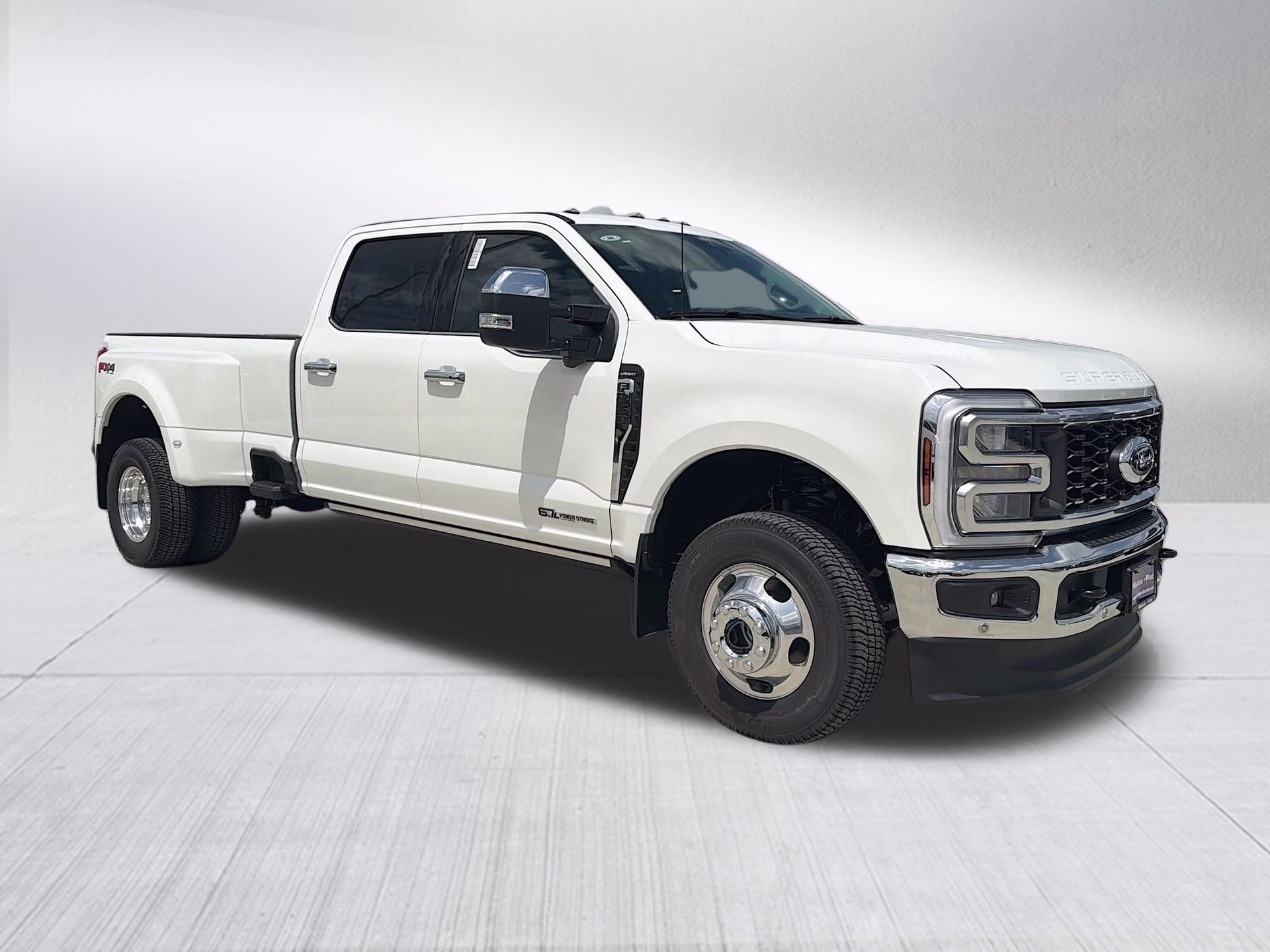 2026 Oxford White Ford Super Duty F-350 DRW Lariat 4X4 Truck