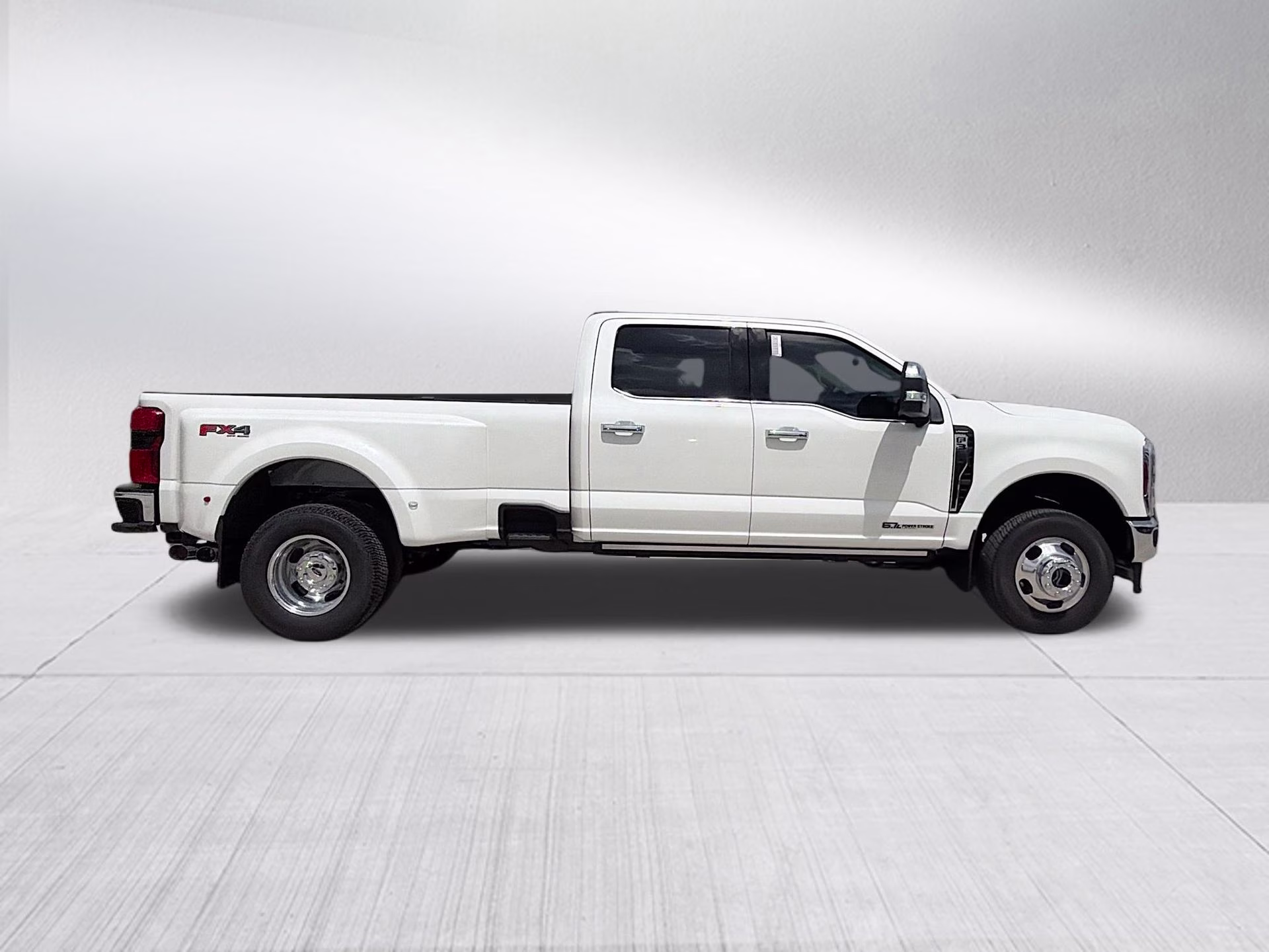 2026 Oxford White Ford Super Duty F-350 DRW Lariat 4X4 Truck