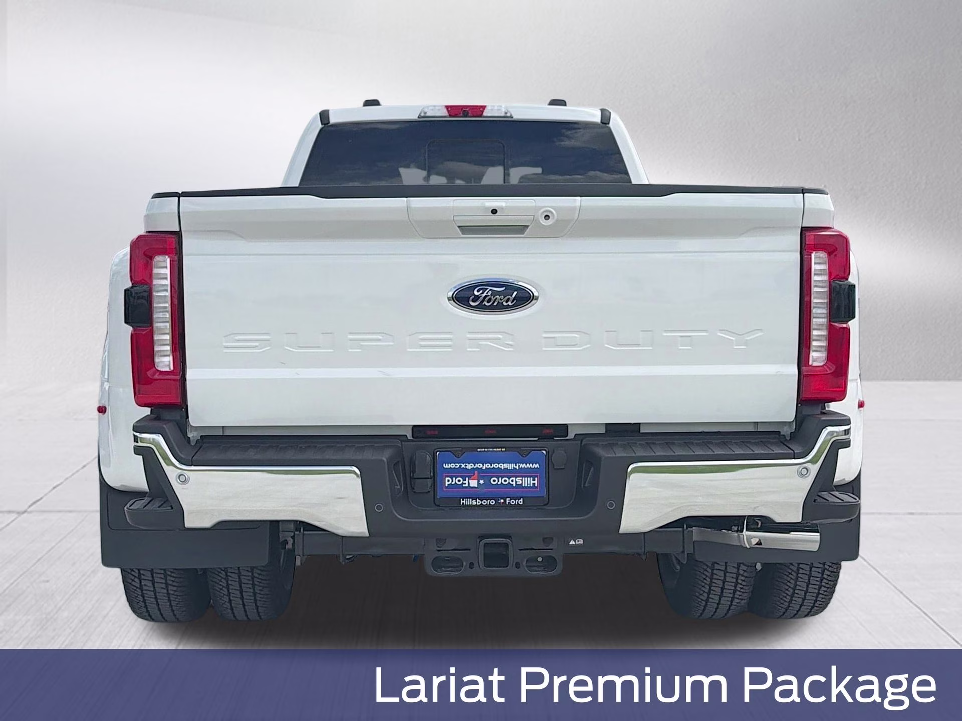 2026 Oxford White Ford Super Duty F-350 DRW Lariat 4X4 Truck