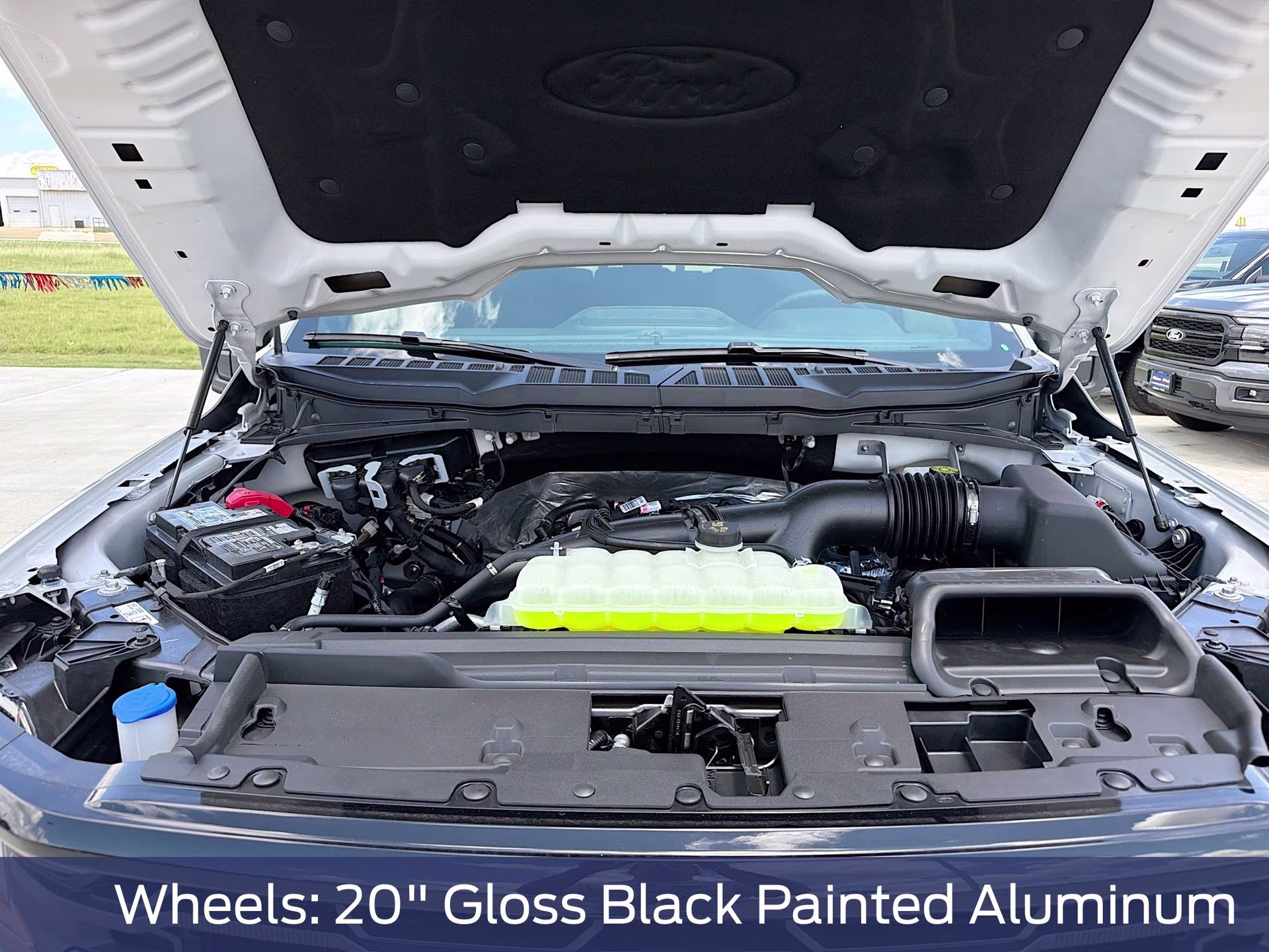 2026 Avalanche Ford F-150 XLT RWD Truck