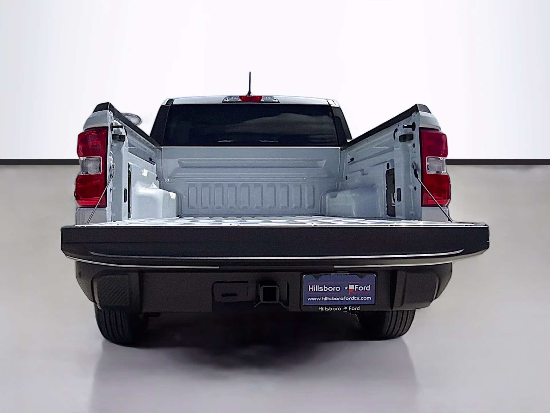2026 Space White Metallic Ford Maverick XLT FWD Truck