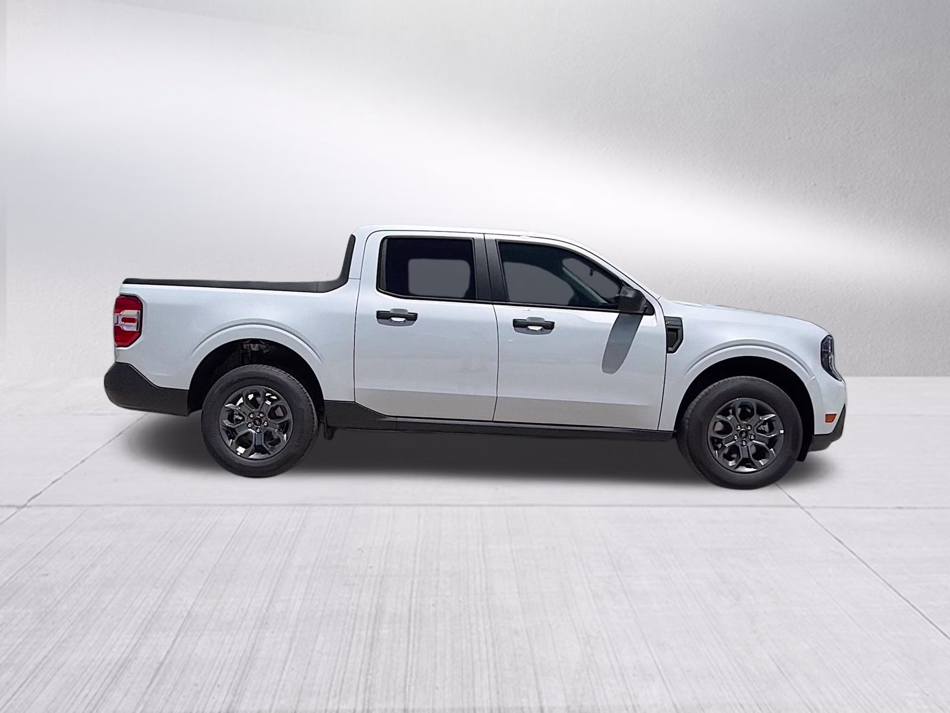 2026 Space White Metallic Ford Maverick XLT FWD Truck